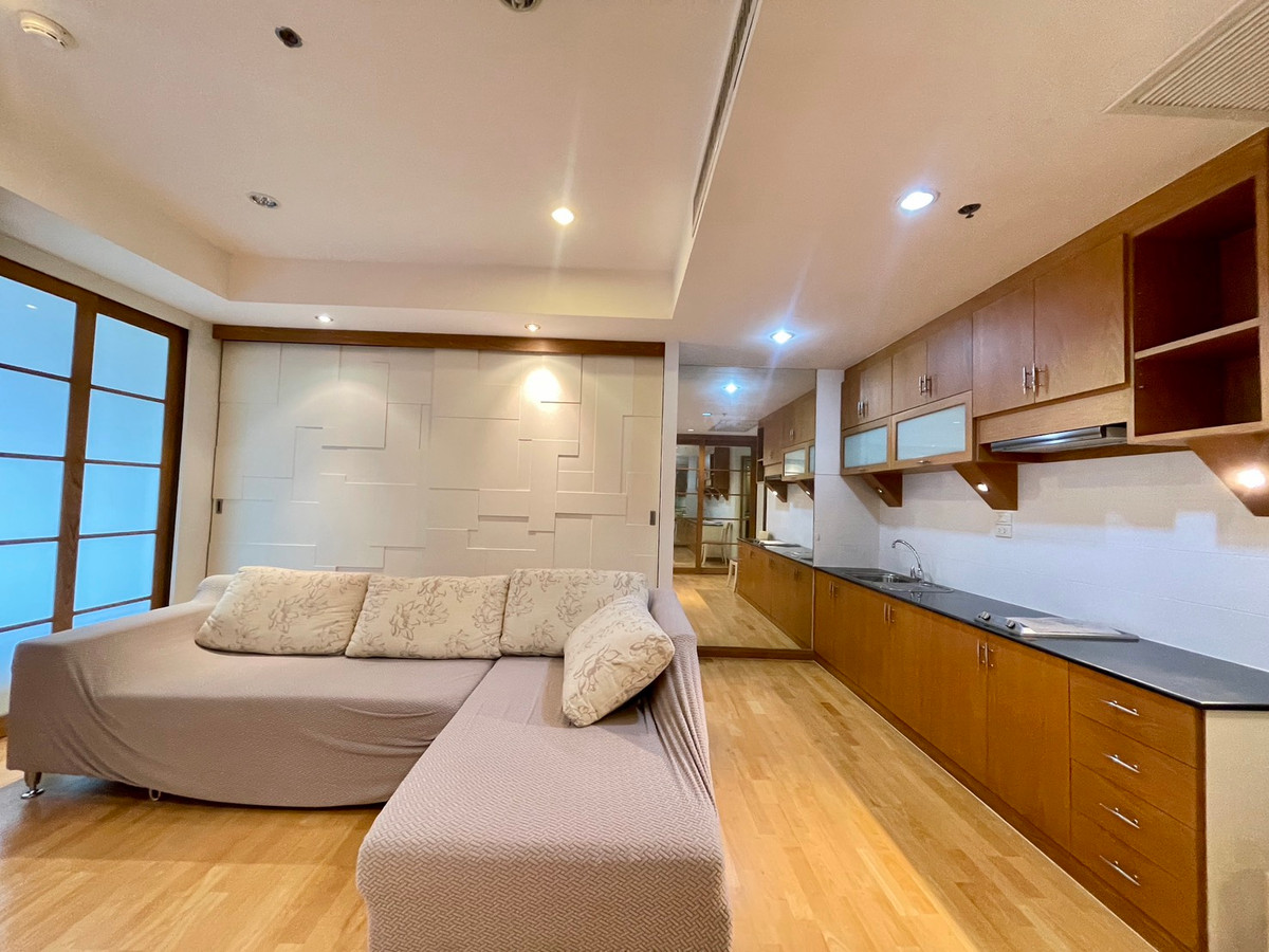 For SaleCondoWongwianyai, Charoennakor : House for sale, Sathorn Chao Phraya, view from the room overlooking the river, high floor, clear view, no building blocking the room door, no room opposite, near BTS Krungthon, there is a condo boat service crossing to BTS Taksin.