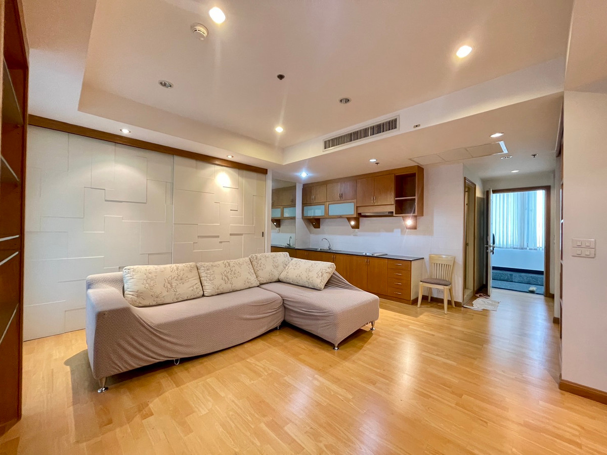 For SaleCondoWongwianyai, Charoennakor : House for sale, Sathorn Chao Phraya, view from the room overlooking the river, high floor, clear view, no building blocking the room door, no room opposite, near BTS Krungthon, there is a condo boat service crossing to BTS Taksin.