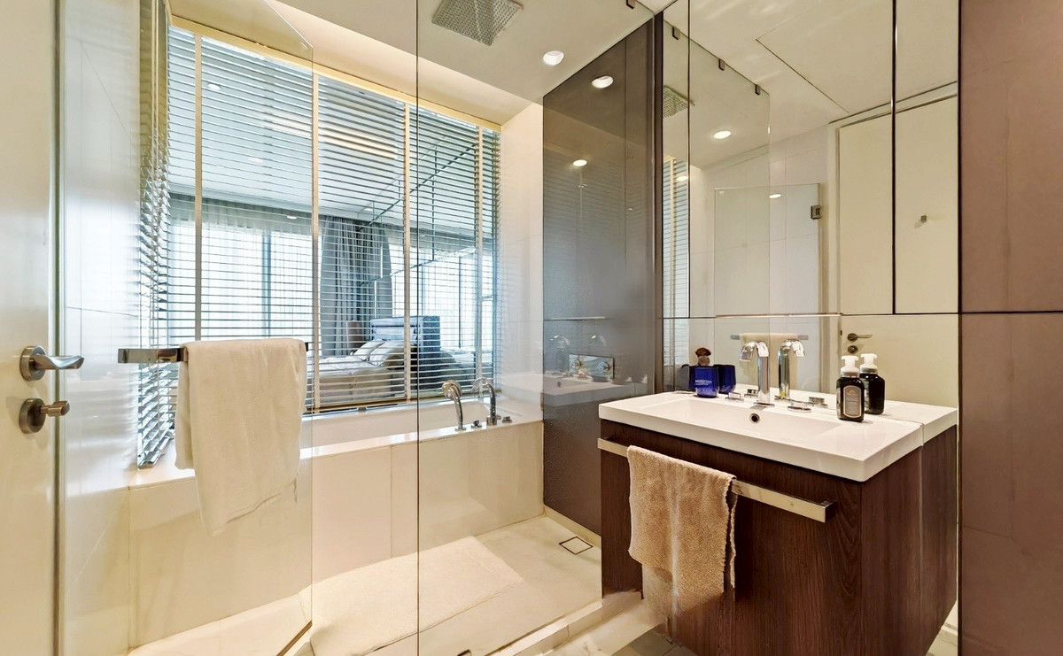 ขายคอนโดวิทยุ ชิดลม หลังสวน : 185 Rajadamri: 1bed 1bath  69.52sqm 24,500,000 transfer fee 50/50 Am: 0656199198