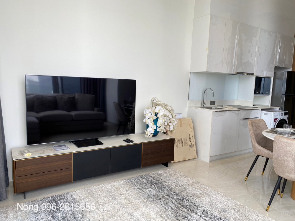 For RentCondoSilom, Saladaeng, Bangrak : Condo for RENT for rent **Ashton Silom 76 Sq,m. Fully Finish @70,000 baht/month call Nong 096-2615656, very spacious room, 76 sq m. 2 bedrooms, 2 bathrooms, fully furnished, ready to move in Location: Silom , Samyan Rental Price: 70,000 Baht /Month Cond