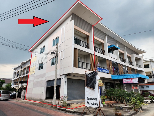 For SaleShop HouseMahachai Samut Sakhon : Selling a 3-storey commercial building, corner room, next to a 4-lane road, Keith Plaza Rama 2 project, size 18 sq m., Soi Pantai, suitable for opening an office, doing business, trading