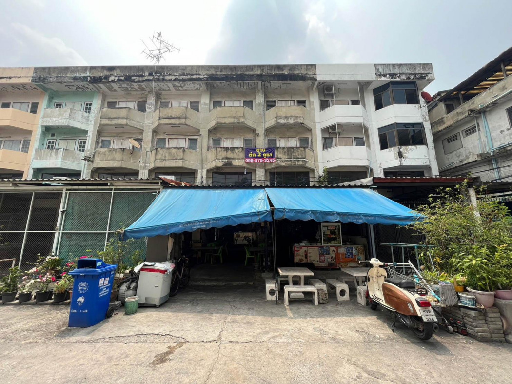 For SaleShop HouseSamut Prakan,Samrong : For sale: 2 shophouses, Soi Sukhumvit 113, Dan Samrong, 3 and a half floors.