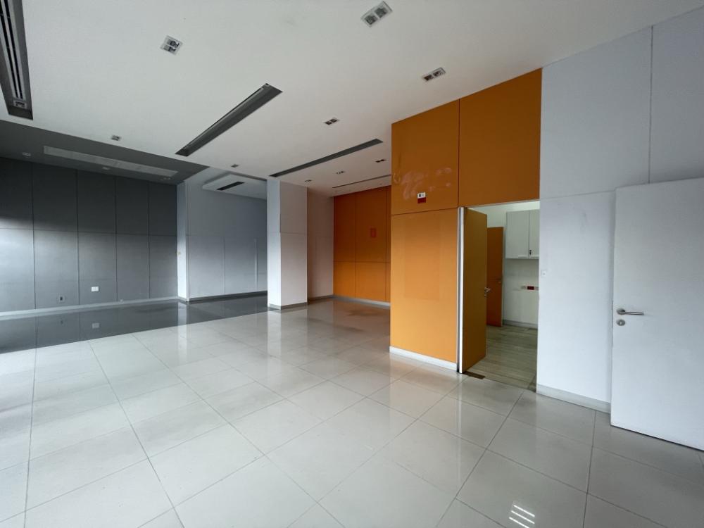 For RentOfficeSiam Paragon ,Chulalongkorn,Samyan : Office for rent and showroom next to MRT Hua Lamphong, good price, convenient travel