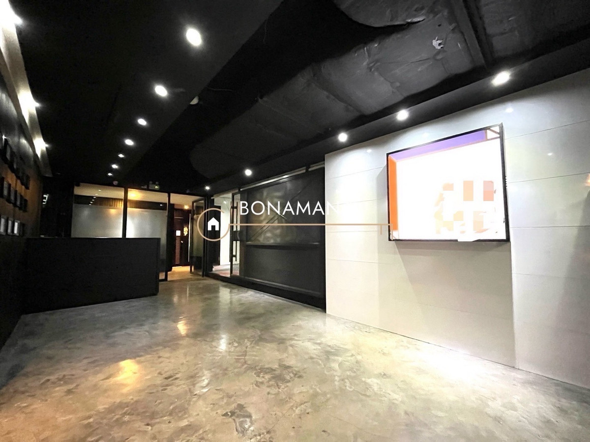 ให้เช่าสำนักงานสุขุมวิท อโศก ทองหล่อ : พื้นที่ออฟฟิศให้เช่า ติดถนนใหญ่กลางอโศก(BTS Sukhumvit 350m)