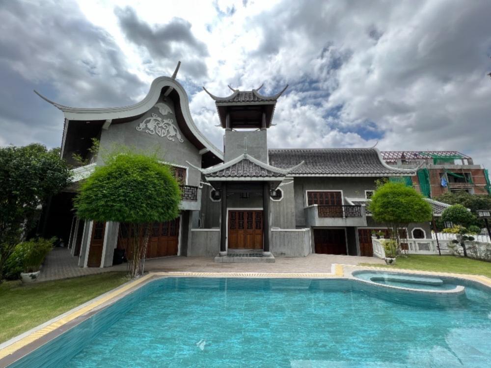 For RentHouseRama3 (Riverside),Satupadit : 👍 📢 Prime Location in the Heart of the City! Luxurious Traditional Chinese-Style Home with Private Pool – Sathorn Area
Perfect for investors and entrepreneurs looking to build a business in a high-potential location.