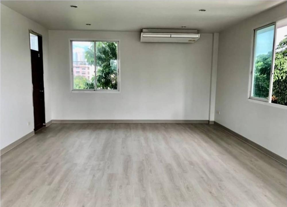 For RentHouseRama3 (Riverside),Satupadit : 3-Storey Detached House for Sale and Rent Near BTS Wutthakat Suitable for Residence or Home Office