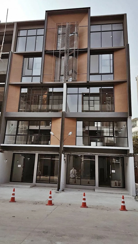 For RentHome OfficeOnnut, Udomsuk : Home Office for rent, 5 floors, The Pride Sukhumvit 77, 5 minutes to BTS On Nut.