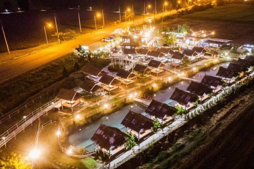 For SaleRetail SpaceChiang Rai : Mae Sai restaurant business for sale, located on a main road in Chiang Rai Province, good location, currently still open for business, looking for someone to continue managing.