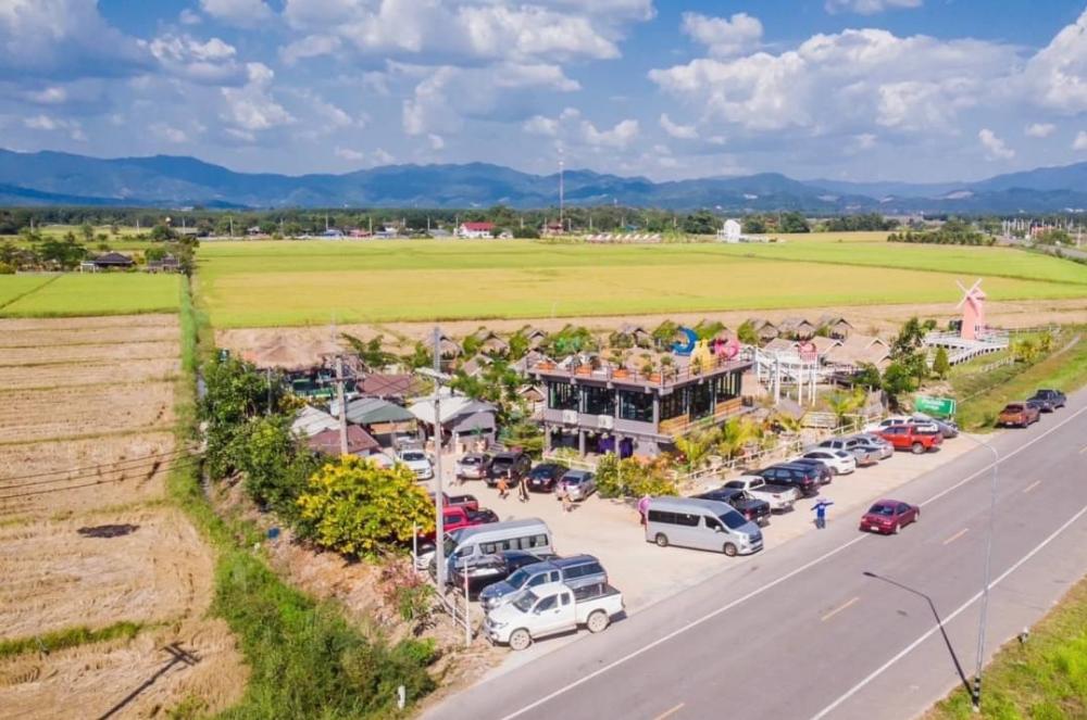 For SaleRetail SpaceChiang Rai : Mae Sai restaurant business for sale, located on a main road in Chiang Rai Province, good location, currently still open for business, looking for someone to continue managing.