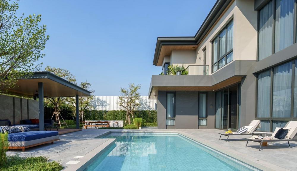 ขายบ้านพัฒนาการ ศรีนครินทร์ : Selling : Ultra Luxury House In Pattanakarn , 5 Bed 6 Bath , 820 sqm , 240 sqw , , 2 Maid Room , 8 Parking Lot 🔥🔥Selling Price : 198,000,000 THB 🔥🔥📍Chef Table | BBQ Terrace 📍Gym📍Business Lounge 📍Sauna More Information📱Tel : 0842787058  / Kat📱Line : 084278