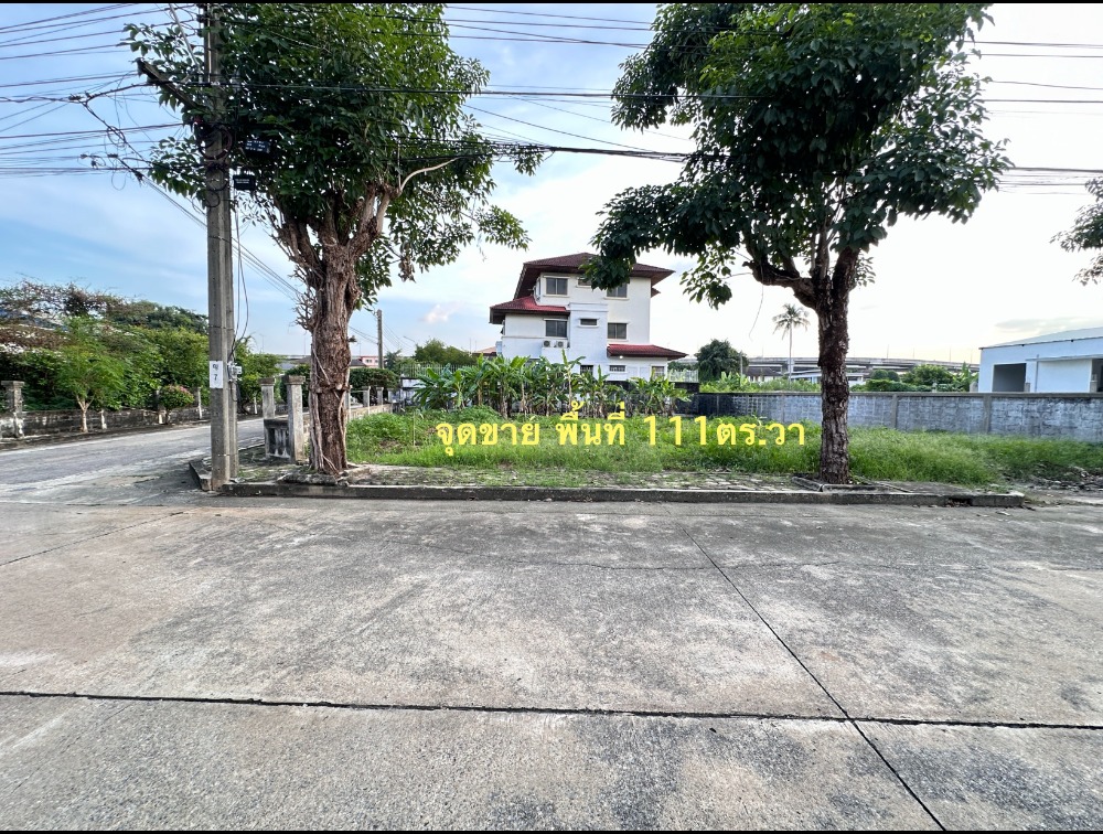 For SaleLandPinklao, Charansanitwong : Land for sale on Ratchaphruek Road, Soi 28, can enter-exit 2 ways, beautiful plot of land, already filled (land in a shady village on Ratchaphruek Road)