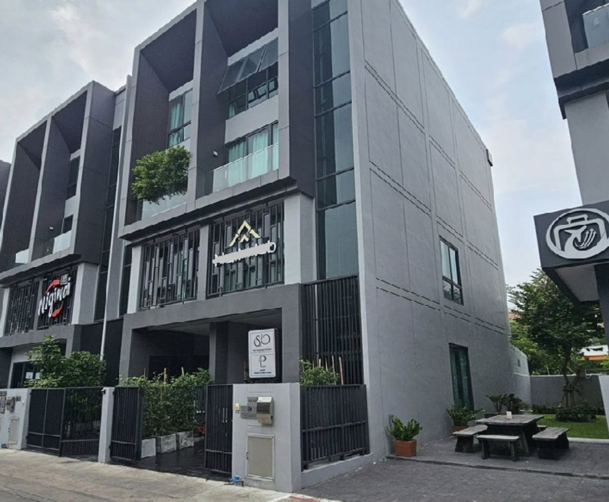 For RentShop HousePathum Thani,Rangsit, Thammasat : For Rent, semi-detached house for rent / Home Office 3.5 floors, ARKIN VIBHAVADI project, Vibhavadi Rangsit Soi 84, very beautiful house, new condition, 5 air conditioners, curtains / suitable for living or Home Office, can register a company