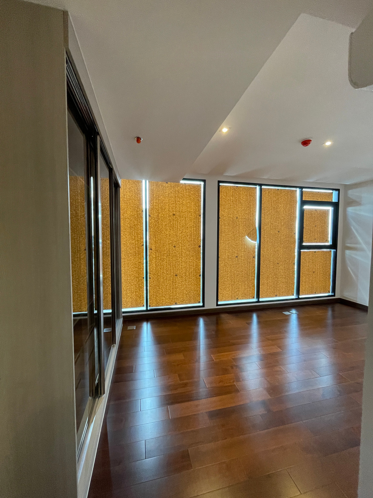 ขายคอนโดสาทร นราธิวาส : [ขายด่วน/ถูกที่สุด] Altitude Symphony Charoenkrung ชั้น 8 วิวแม่น้ำเจ้าพระยา | ใกล้ Shrewsbury เพียง 750 ม. (ราคาดีกว่ารอบข้าง 30%!!)