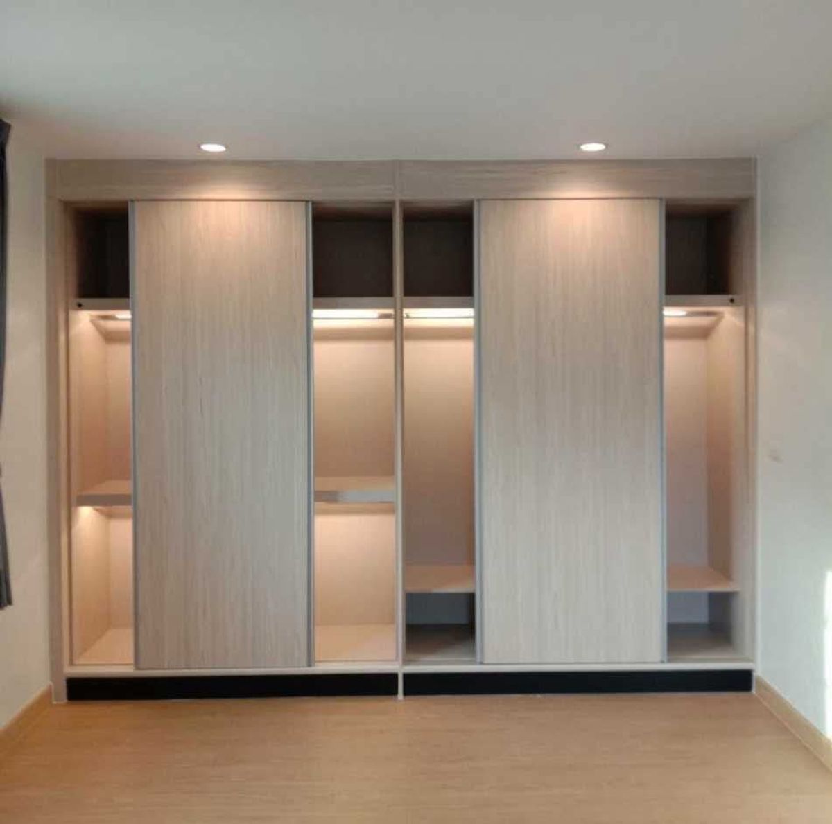 ให้เช่าคอนโดรัชดา ห้วยขวาง : Owner post ให้เช่า 2 นอน 2 น้ำ 53 sqm Floor 6 เพดาน 4 เมตร High ceiling 20 July Move in 