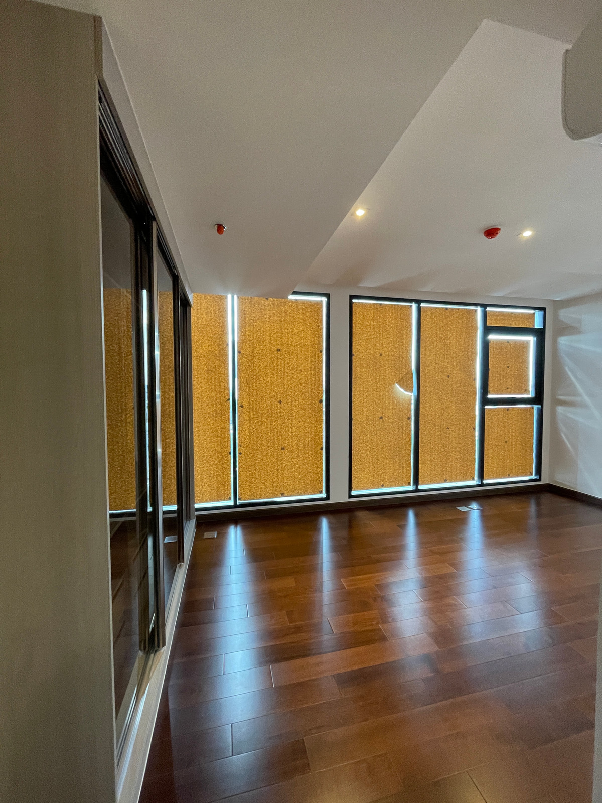 ขายคอนโดสาทร นราธิวาส : [ขายด่วน/ถูกที่สุด] Altitude Symphony Charoenkrung ชั้น 8 วิวแม่น้ำเจ้าพระยา | ใกล้ Shrewsbury เพียง 750 ม. (ราคาดีกว่ารอบข้าง 30%!!)