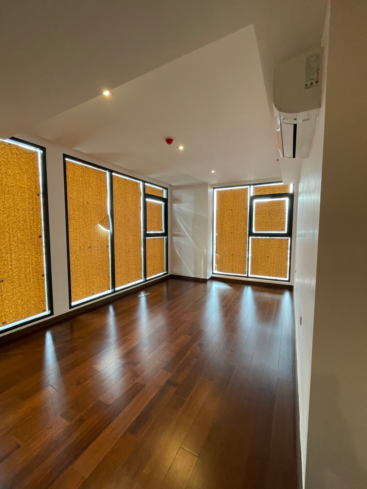 ขายคอนโดสาทร นราธิวาส : [ขายด่วน/ถูกที่สุด] Altitude Symphony Charoenkrung ชั้น 8 วิวแม่น้ำเจ้าพระยา | ใกล้ Shrewsbury เพียง 750 ม. (ราคาดีกว่ารอบข้าง 30%!!)