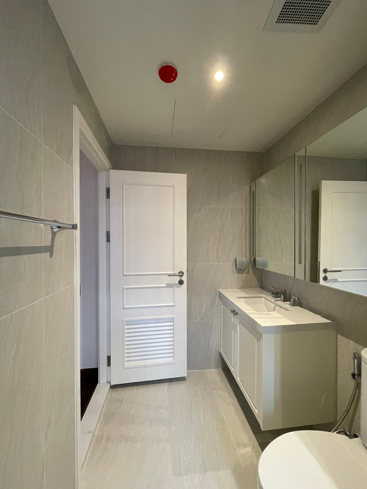 ขายคอนโดสาทร นราธิวาส : [ขายด่วน/ถูกที่สุด] Altitude Symphony Charoenkrung ชั้น 8 วิวแม่น้ำเจ้าพระยา | ใกล้ Shrewsbury เพียง 750 ม. (ราคาดีกว่ารอบข้าง 30%!!)