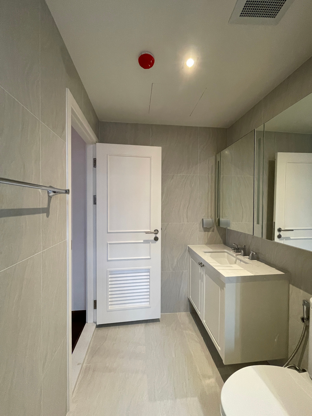 ขายคอนโดสาทร นราธิวาส : [ขายด่วน/ถูกที่สุด] Altitude Symphony Charoenkrung ชั้น 8 วิวแม่น้ำเจ้าพระยา | ใกล้ Shrewsbury เพียง 750 ม. (ราคาดีกว่ารอบข้าง 30%!!)