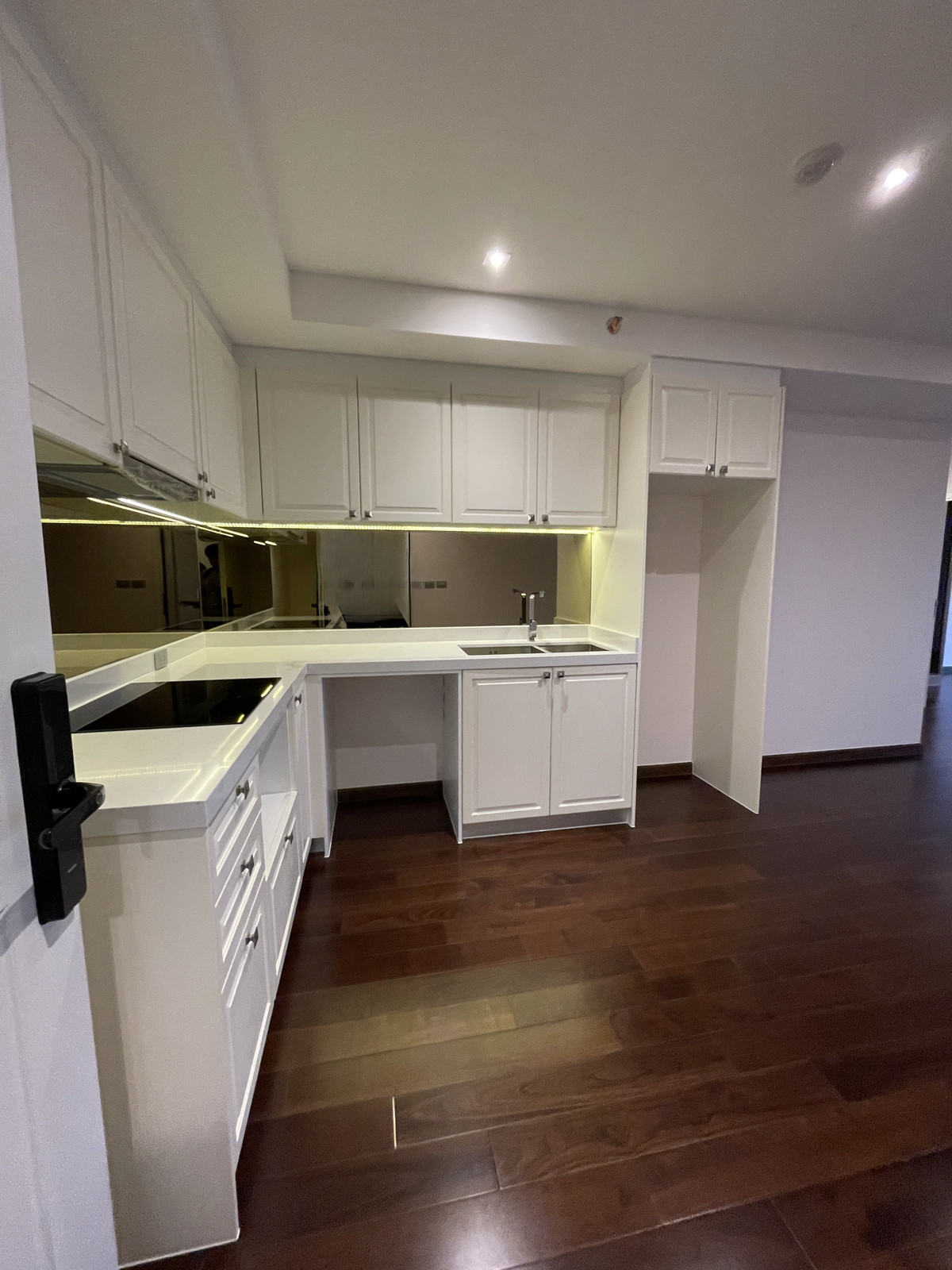 ขายคอนโดสาทร นราธิวาส : [ขายด่วน/ถูกที่สุด] Altitude Symphony Charoenkrung ชั้น 8 วิวแม่น้ำเจ้าพระยา | ใกล้ Shrewsbury เพียง 750 ม. (ราคาดีกว่ารอบข้าง 30%!!)