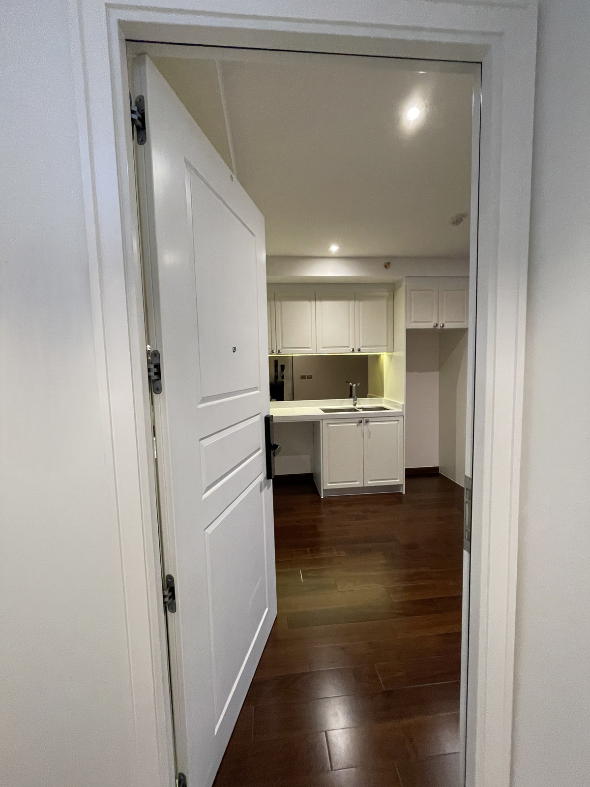 ขายคอนโดสาทร นราธิวาส : [ขายด่วน/ถูกที่สุด] Altitude Symphony Charoenkrung ชั้น 8 วิวแม่น้ำเจ้าพระยา | ใกล้ Shrewsbury เพียง 750 ม. (ราคาดีกว่ารอบข้าง 30%!!)