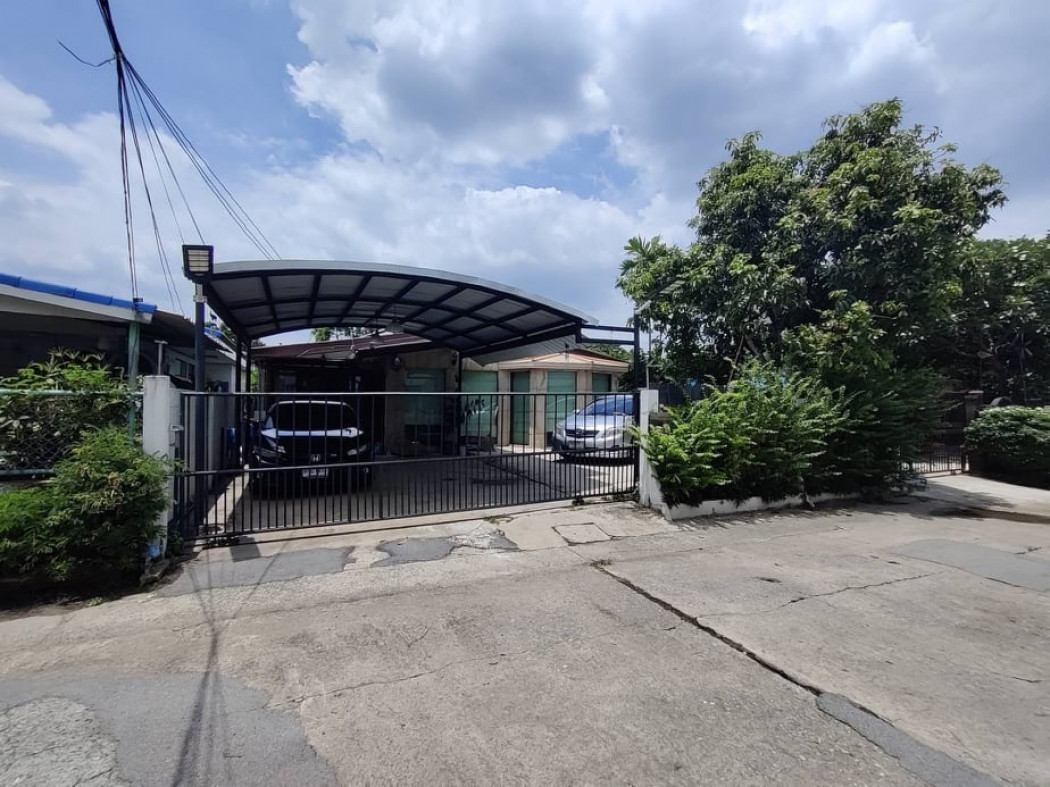 For SaleHouseSeri Thai, Ramkhamhaeng Nida : Cheap sale, Nawamin House, peaceful and shady (Buit-in, fully furnished) 74 sq m, 200 sq m, 5 bedrooms, 2 bathrooms, near Nawamin Health Garden and complete facilities
