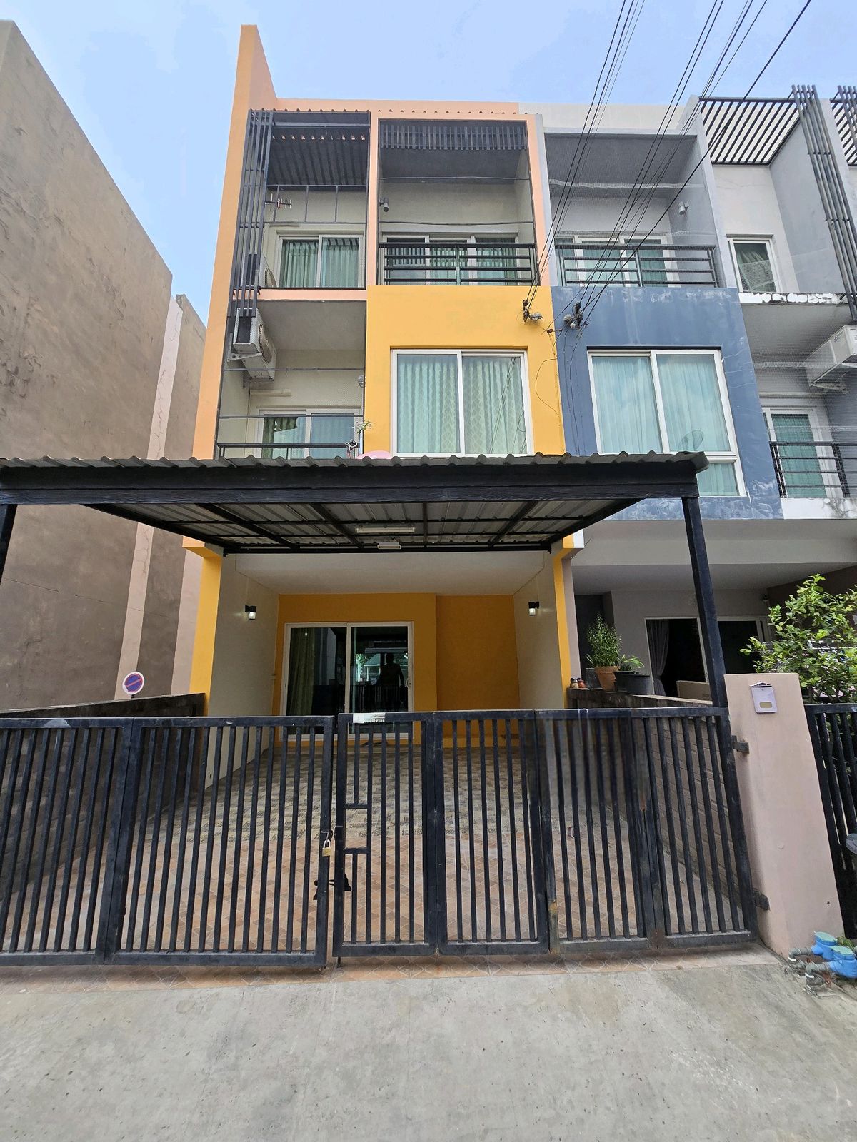 For RentTownhomeNawamin, Ramindra : 3-storey townhome for rent 25 sq m., Greenwich project, next to the main road, Ram Inthra Road, km. 12, near Makro, for rent 20,000 / month