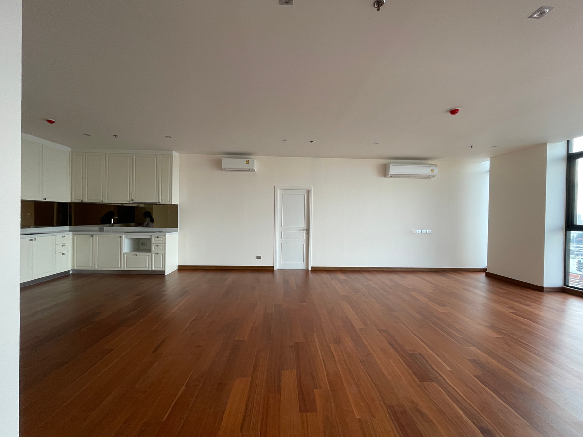 ขายคอนโดสาทร นราธิวาส : ขายคอนโด อัลติจูด ซิมโฟนี เจริญกรุง  ชั้น 14 พื้นที่ใช้สอย 130.50 ตร.ม. ขนาด 4 ห้องนอน 4 ห้องน้ำ ห้องกว้าง  เดินทางสะดวกใกล้ BTSสะพานตากสินและสุรศักดิ์ ใกล้ทางด่วน และ รร.นานาชาติ Shrewsbury