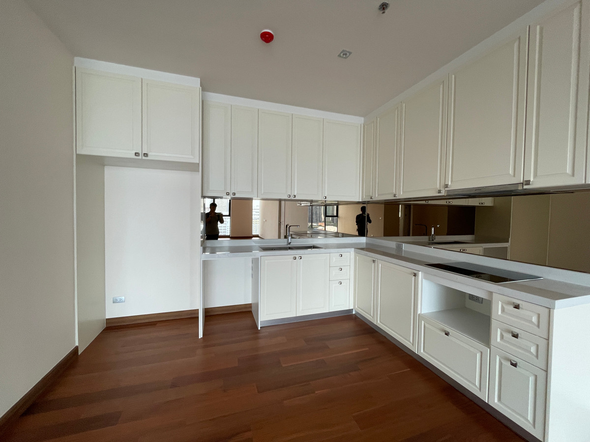 ขายคอนโดสาทร นราธิวาส : ขายคอนโด อัลติจูด ซิมโฟนี เจริญกรุง  ชั้น 14 พื้นที่ใช้สอย 130.50 ตร.ม. ขนาด 4 ห้องนอน 4 ห้องน้ำ ห้องกว้าง  เดินทางสะดวกใกล้ BTSสะพานตากสินและสุรศักดิ์ ใกล้ทางด่วน และ รร.นานาชาติ Shrewsbury