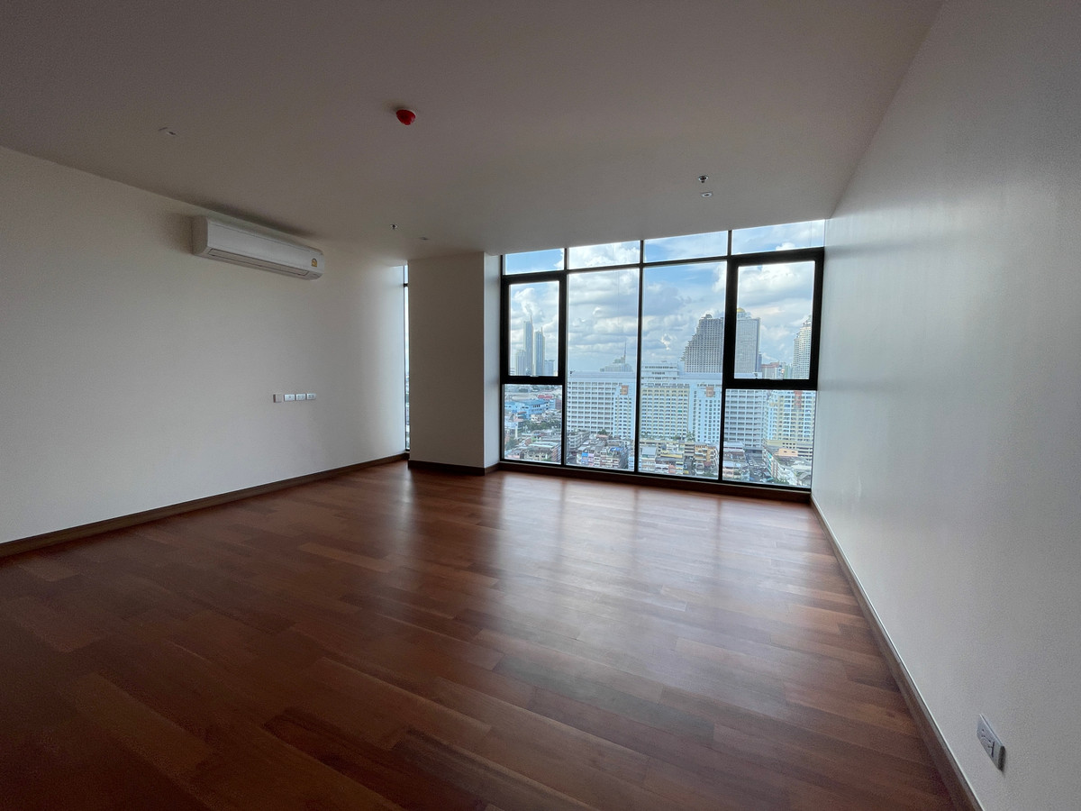 ขายคอนโดสาทร นราธิวาส : ขายคอนโด อัลติจูด ซิมโฟนี เจริญกรุง  ชั้น 14 พื้นที่ใช้สอย 130.50 ตร.ม. ขนาด 4 ห้องนอน 4 ห้องน้ำ ห้องกว้าง  เดินทางสะดวกใกล้ BTSสะพานตากสินและสุรศักดิ์ ใกล้ทางด่วน และ รร.นานาชาติ Shrewsbury