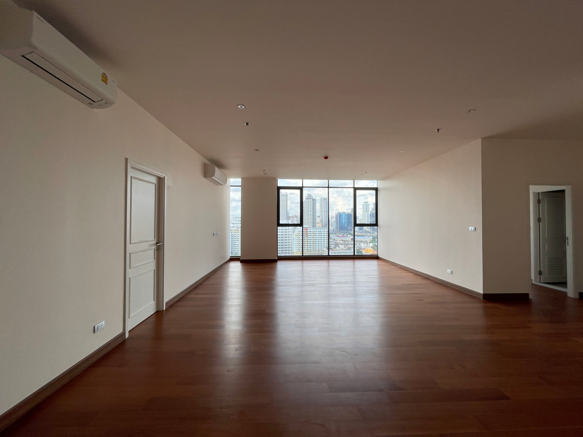 ขายคอนโดสาทร นราธิวาส : ขายคอนโด อัลติจูด ซิมโฟนี เจริญกรุง  ชั้น 14 พื้นที่ใช้สอย 130.50 ตร.ม. ขนาด 4 ห้องนอน 4 ห้องน้ำ ห้องกว้าง  เดินทางสะดวกใกล้ BTSสะพานตากสินและสุรศักดิ์ ใกล้ทางด่วน และ รร.นานาชาติ Shrewsbury