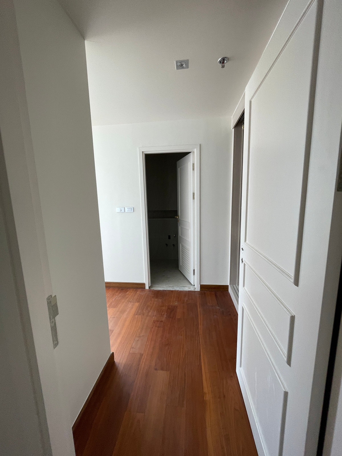 ขายคอนโดสาทร นราธิวาส : ขายคอนโด อัลติจูด ซิมโฟนี เจริญกรุง  ชั้น 14 พื้นที่ใช้สอย 130.50 ตร.ม. ขนาด 4 ห้องนอน 4 ห้องน้ำ ห้องกว้าง  เดินทางสะดวกใกล้ BTSสะพานตากสินและสุรศักดิ์ ใกล้ทางด่วน และ รร.นานาชาติ Shrewsbury