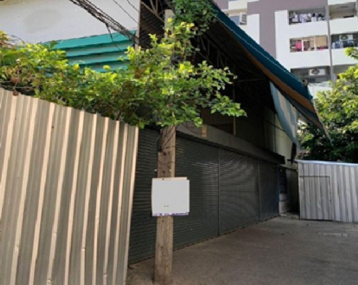 ให้เช่าโกดังโชคชัย4 ลาดพร้าว71 : For Rent ให้เช่าโกดัง ใจกลางเมือง ซอยบุญชูศรี ดินแดง ใกล้ อนุสาวรีย์ชัย ทำเลดีมาก โกดังปรับปรุงใหม่ มีห้องเย็น มีห้องพักคนงาน / พื้นที่ดิน 60 ตารางวา พื้นที่ใช้สอย 150 ตารางเมตร / รถกระบะเท่านั้น / เหมาะเป็นครัวกลาง 