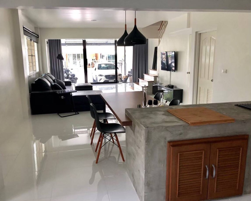 ขายทาวน์โฮมอ่อนนุช อุดมสุข : ขายด่วน ลดราคาพิเศษ ใกล้ BTS ทาวน์โฮม 3ชั้น 3ห้องนอน 3ห้องน้ำ หมู่บ้านคาซ่า ซิตี้ สุขุมวิท 101/1