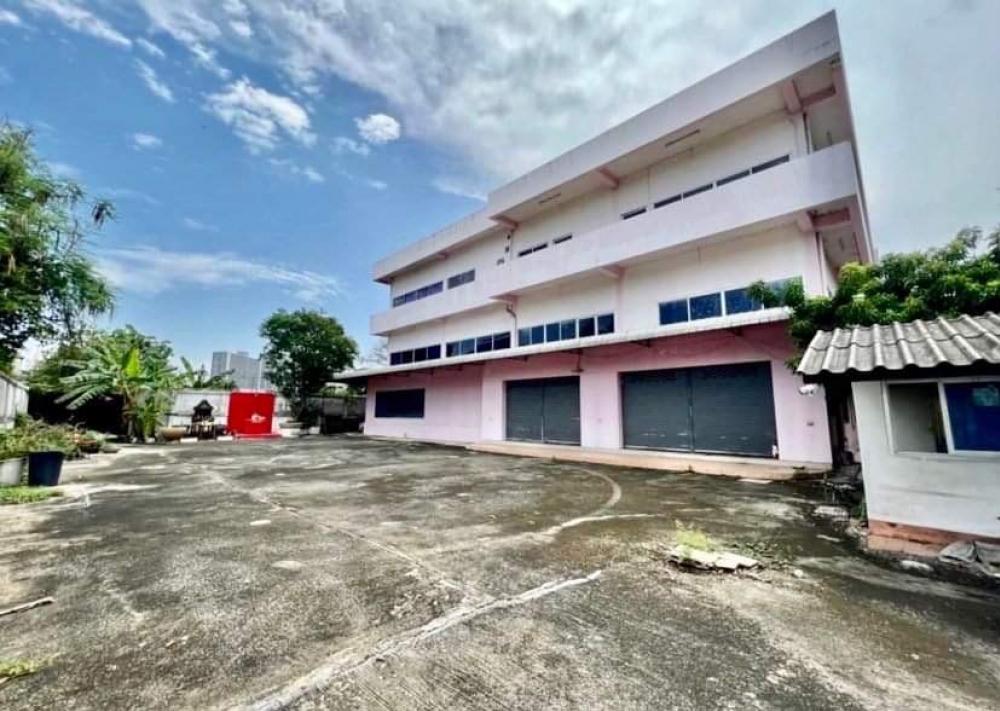 For RentFactoryRathburana, Suksawat : Sell / rent a building with land 377 sq m. 3,000 sq m. Ratburana, Bangkok, near Rama 3 Charoen Nakorn expressway.
