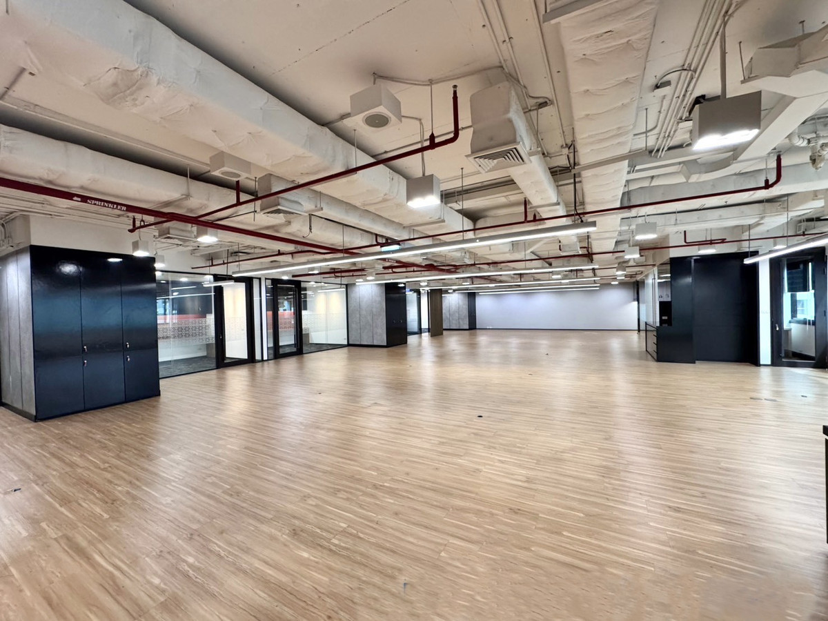 For RentOfficeWitthayu, Chidlom, Langsuan, Ploenchit : Service Office next to BTS Chidlom. Carry a laptop and go to work immediately. Full Furnished, starting from 1 - 50 persons.