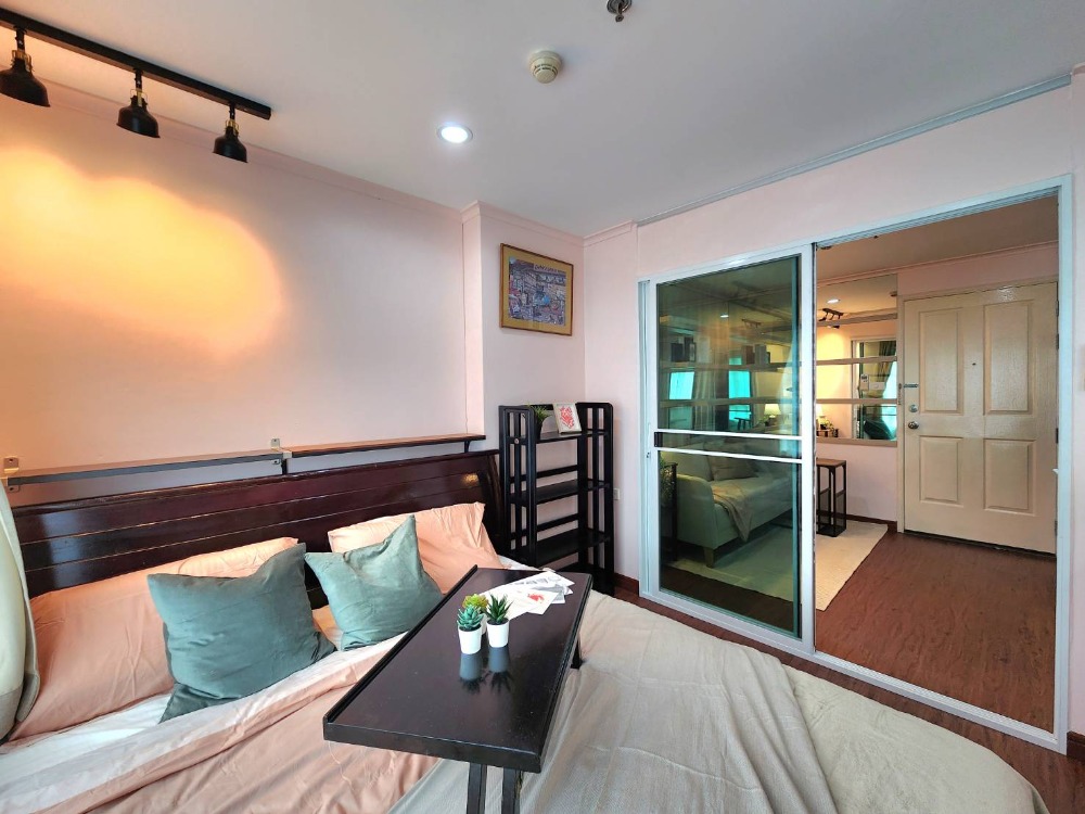 ให้เช่าคอนโดปิ่นเกล้า จรัญสนิทวงศ์ : ติดจองแล้ว!!**รีโนเวทเสร็จแล้ว มีแอร์ 2 เครื่อง + เครื่องซักผ้า ไม่ร้อนและได้รับลม** ให้เช่า ลุมพินี พาร์ค ปิ่นเกล้า เหมาะกับนักศึกษา และคนพึ่งเริ่มทำงาน ทักมานะ