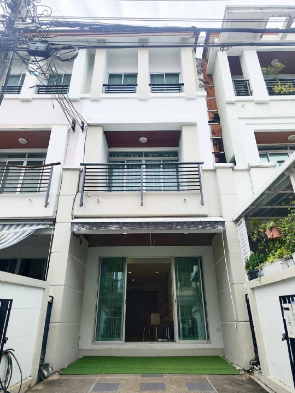 ให้เช่าทาวน์โฮมพัฒนาการ ศรีนครินทร์ : ให้เช่าบ้านกลางเมือง เดอะปารีส ซอยกรุงเทพกรีฑา 7