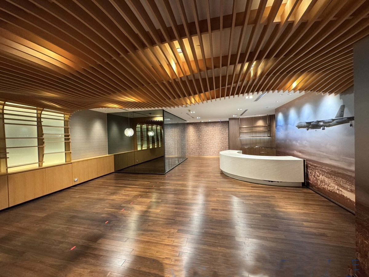 ให้เช่าสำนักงานวิทยุ ชิดลม หลังสวน : Rare Item!! ให้เช่า สำนักงานตกแต่งแล้ว แบบ Partly fitted แบ่งตามสัดส่วนพร้อมใช้ ติด BTS ชิดลม! 🏢