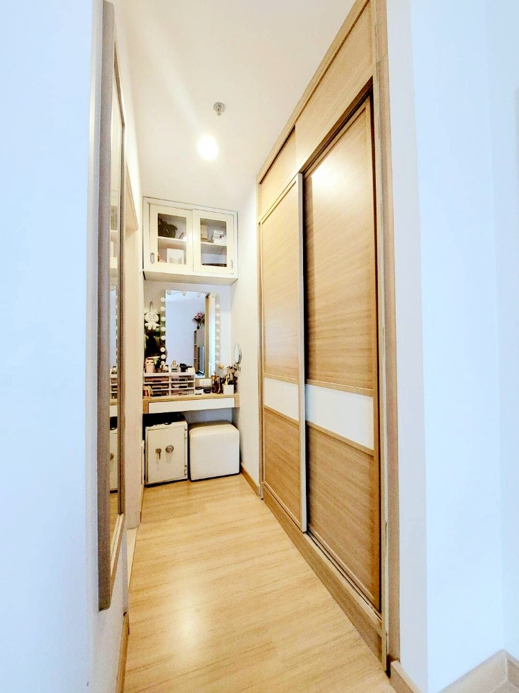 ขายคอนโดเกษตรศาสตร์ รัชโยธิน : ขาย CENTRIC SCENE รัชวิภา 1 ห้องนอน 41 ตร.ม. ชั้น 12 วิวสระว่ายน้ำ เฟอร์ครบ เข้าอยู่ได้ทันที