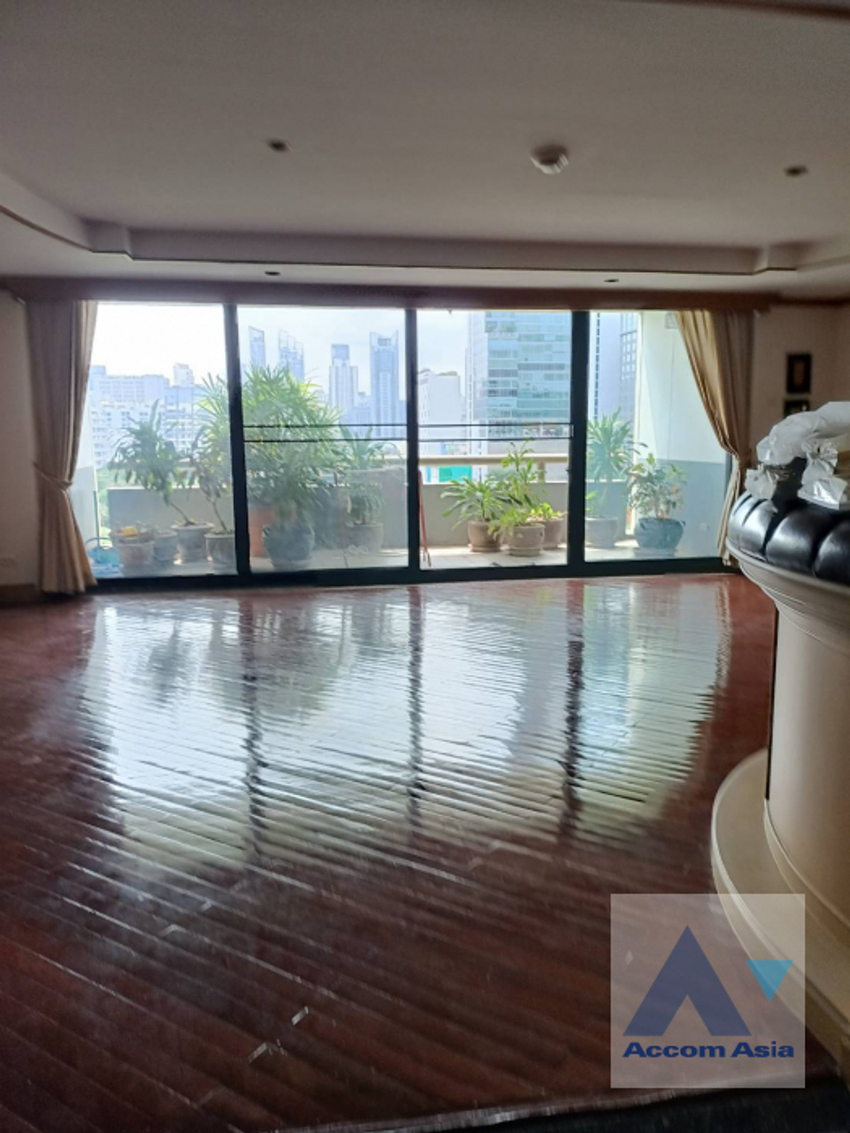 For SaleCondoWitthayu, Chidlom, Langsuan, Ploenchit : 🔼AccomA🔽 Wide Balcony with Open City View ( AA44775 )