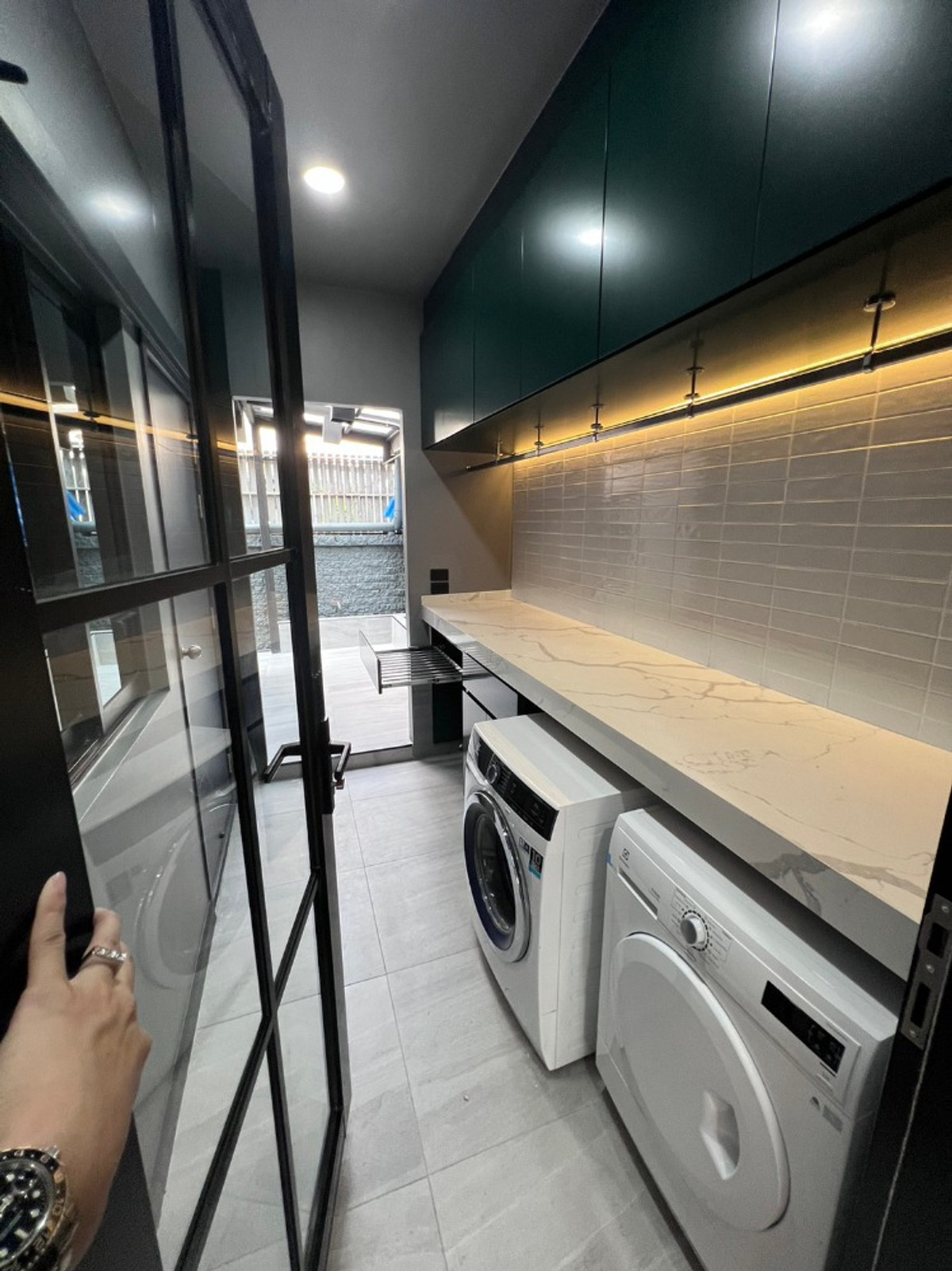 For RentHousePattanakan, Srinakarin : RH050123 3-storey detached house for rent, The Plant Elite Pattanakarn 38, near Thonglor, Ekkamai.