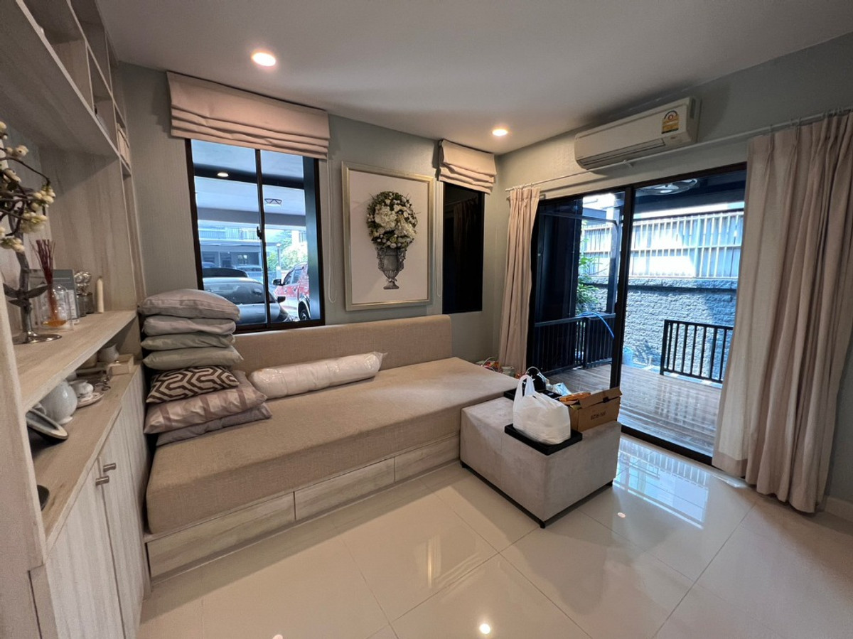 For RentHousePattanakan, Srinakarin : RH050123 3-storey detached house for rent, The Plant Elite Pattanakarn 38, near Thonglor, Ekkamai.