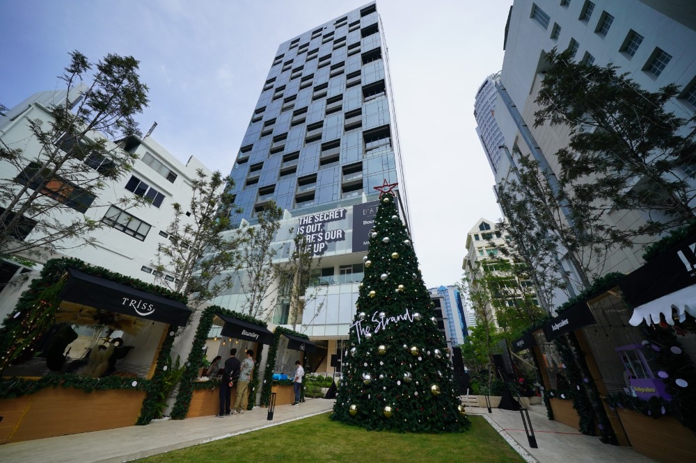 ขายคอนโดสุขุมวิท อโศก ทองหล่อ : ✨ถูกสุดในตึก✨ขาย คอนโด The Strand Thonglor. 1 ห้องนอน 1 ห้องน้ำ, 50.73 ตรม. ชั้นสูง วิวโล่งสวย อนาคตมีรถไฟสายสีเทา ใกล้ BTSทองหล่อ 30เมตร.