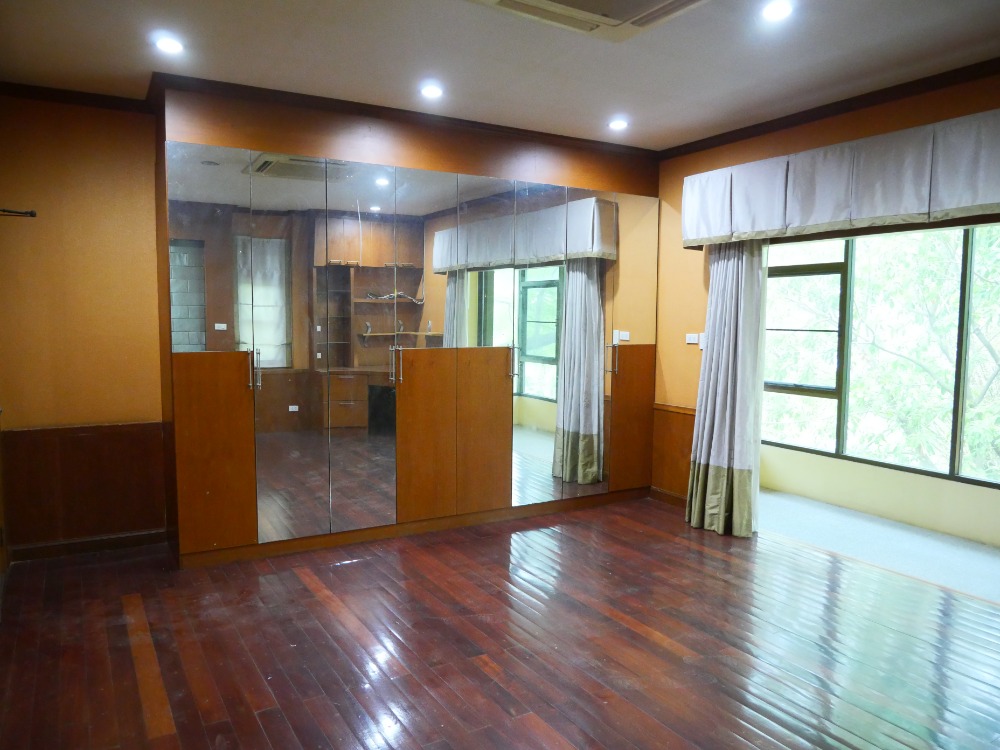 For SaleHousePathum Thani,Rangsit, Thammasat : Single house, Supalai Buri University, Khlong 4, large size, near school, residential area, quiet