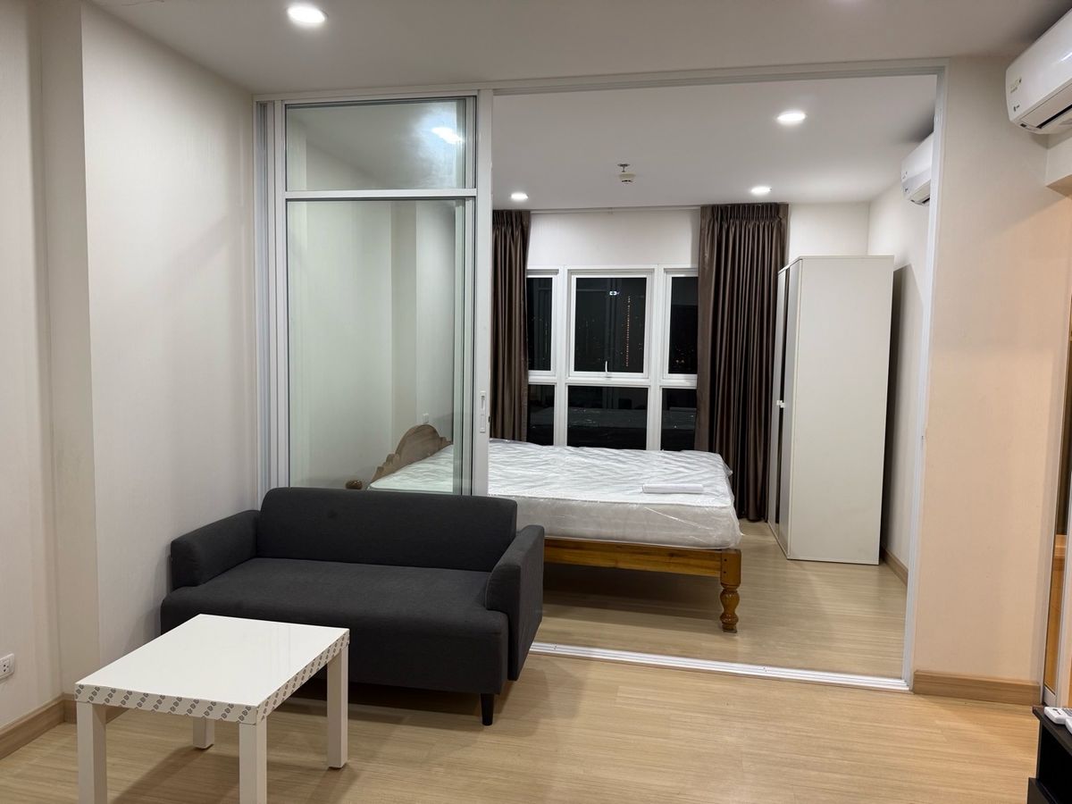 For RentCondoRamkhamhaeng, Hua Mak : For rent Supalai Veranda Ramkhamhaeng, size 30 sq m, Building b, 30th  floor, built-in furniture and complete electrical appliances, ready to move in