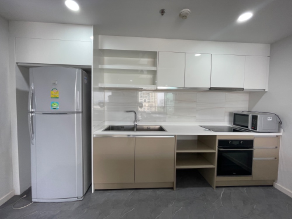 For RentCondoSukhumvit, Asoke, Thonglor : Condo for rent 3 bedrooms near BTS Phrom Phong