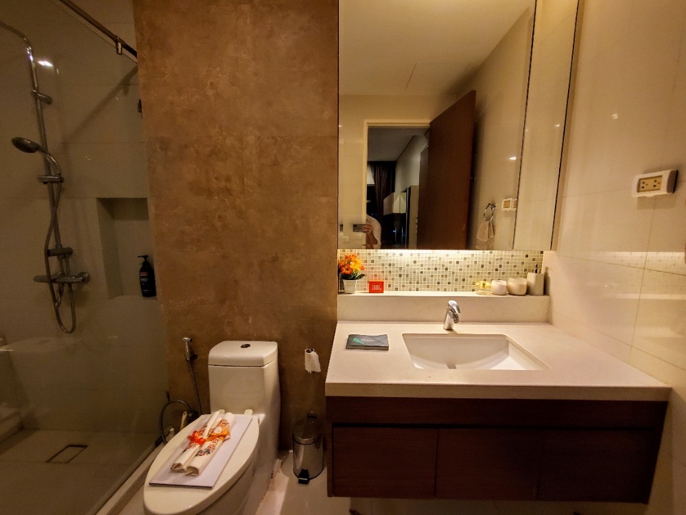 For SaleCondoSukhumvit, Asoke, Thonglor : For rent/sale Bright 2 bedrooms with unblocked view long balcony near BTS Phrom Phong