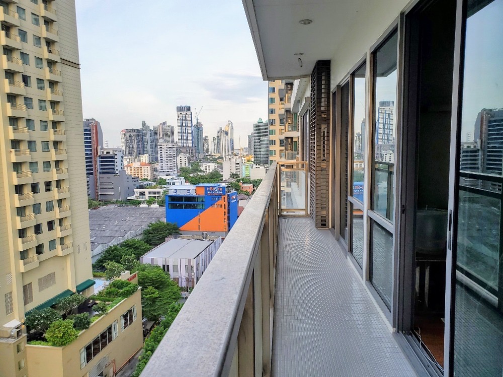 For SaleCondoSukhumvit, Asoke, Thonglor : For rent/sale Bright 2 bedrooms with unblocked view long balcony near BTS Phrom Phong