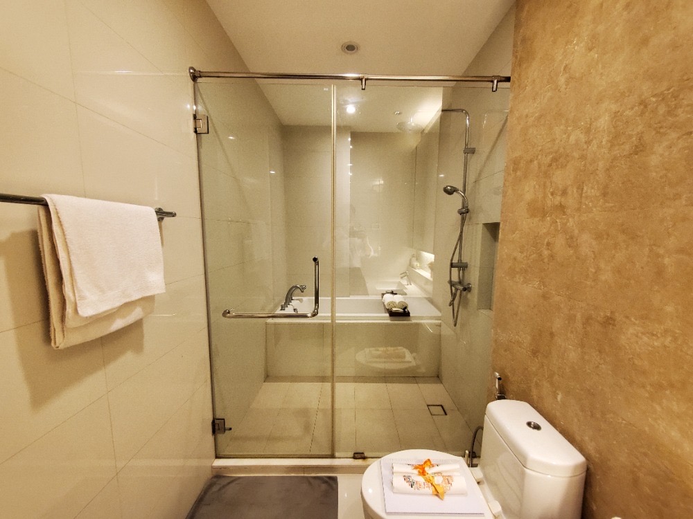 For SaleCondoSukhumvit, Asoke, Thonglor : For rent/sale Bright 2 bedrooms with unblocked view long balcony near BTS Phrom Phong