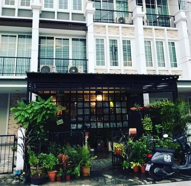 For SaleTownhomeKaset Nawamin,Ladplakao : 3-storey townhome for sale, Golden Town, Soi Nawamin 42 Intersection 27, Soi Prasert Manukit 48, beautifully decorated, near the expressway, near the mall